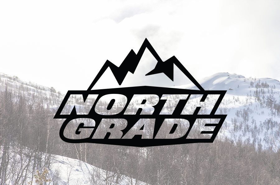 North Grade logo mot en ljus bakgrund av berg i vinterskrud
